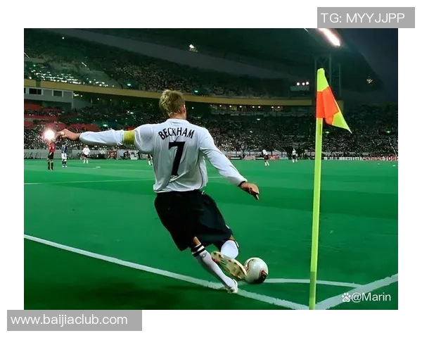 足球明星精彩瞬间角球踢球姿势全景展示与技巧解析 足球明星精彩瞬间角球踢球姿势全景展示与技巧解析